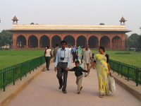 041130020430_indians_in_red_fort