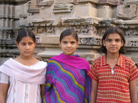 041231171200_indian_girls_in_khajuraho