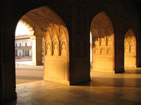 041227163908_jehangir_palace_in_agra_fort