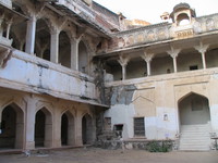 041221164402_courtyard_of_ruined_palace
