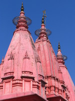 041205234130_roof_of_red_temple_in_haridwar