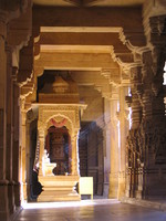 041214213626_heavenly_enlightenment_in_jain_temple_of_jaisalmer