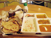 041130010428_lunch_at_old_delhi_station