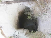 017_a_cave_in_honey_valley
