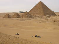 047_the_queens_pyramid_and_menkaure