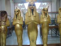 030_gold_statue_of_gods