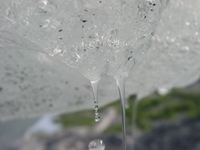 07190035_glacier_droplets