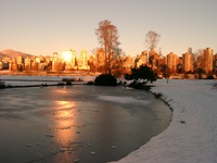 01030007_frozen_water_and_sun_reflection