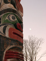 01030019_totem_and_the_moon