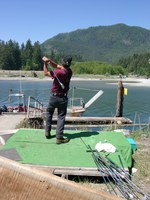 06270023_guy_playing_golf_at_ferry_terminal