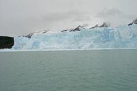 11160059_falling_ice_from_moreno_glacier