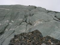 11180014_rocks_dropped_to_glacier