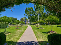 Pathway Through Laurel Bank Park 