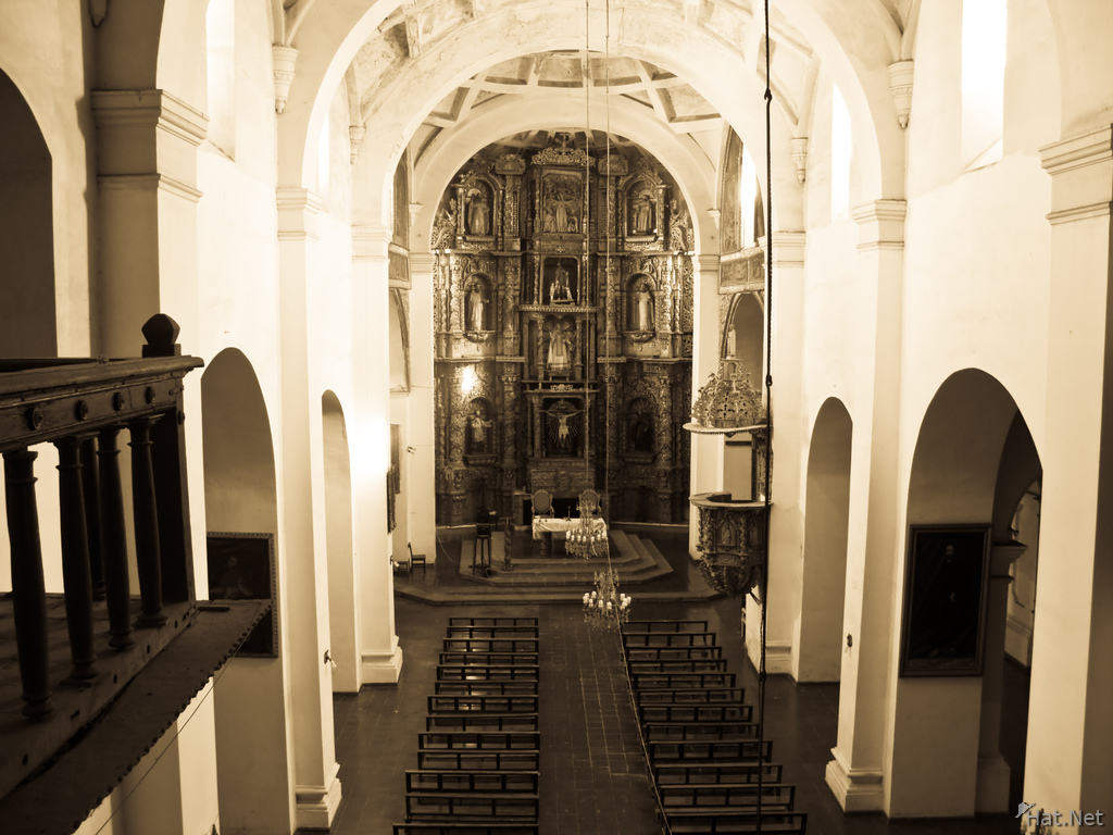 inside iglesia de la merced