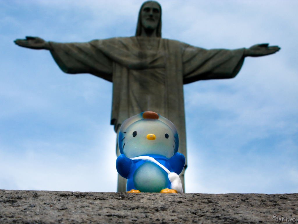 hello kitty and christo redentor