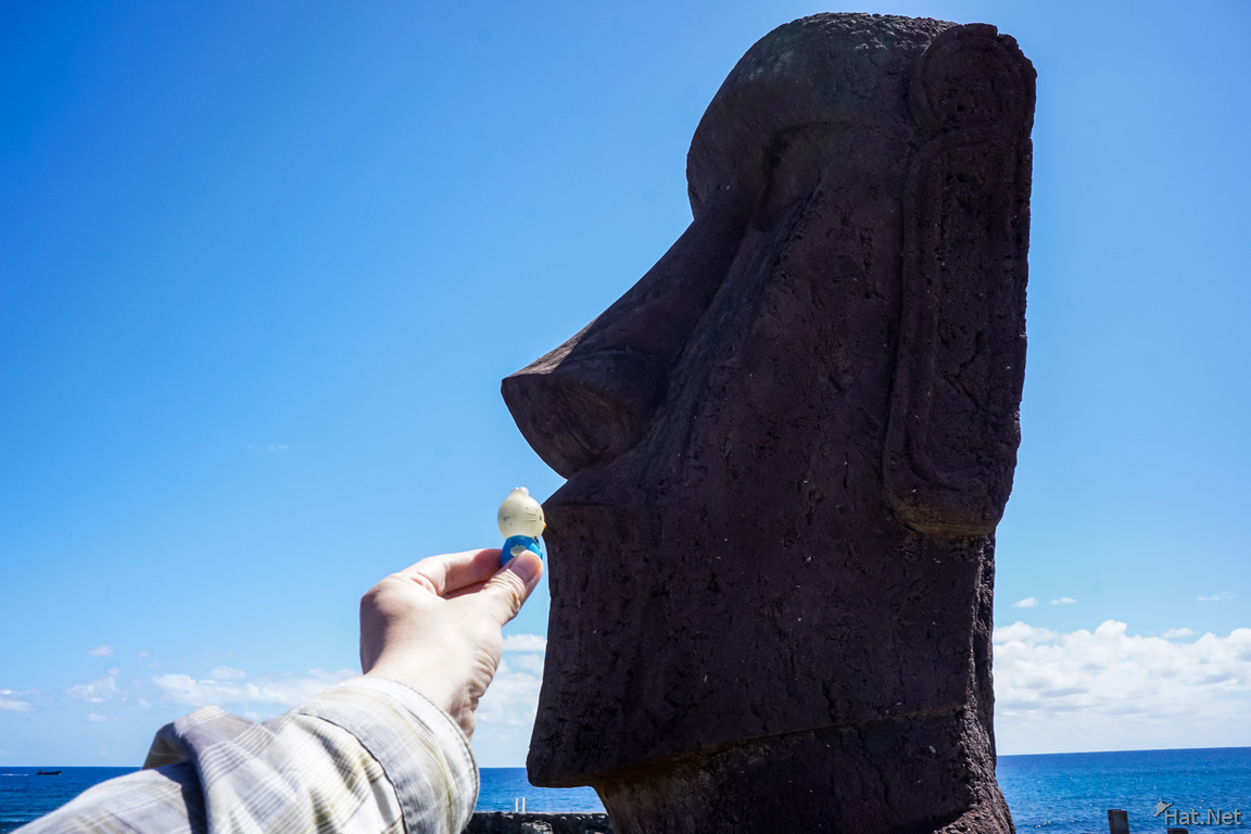 Hello Kitty Kisses Moai