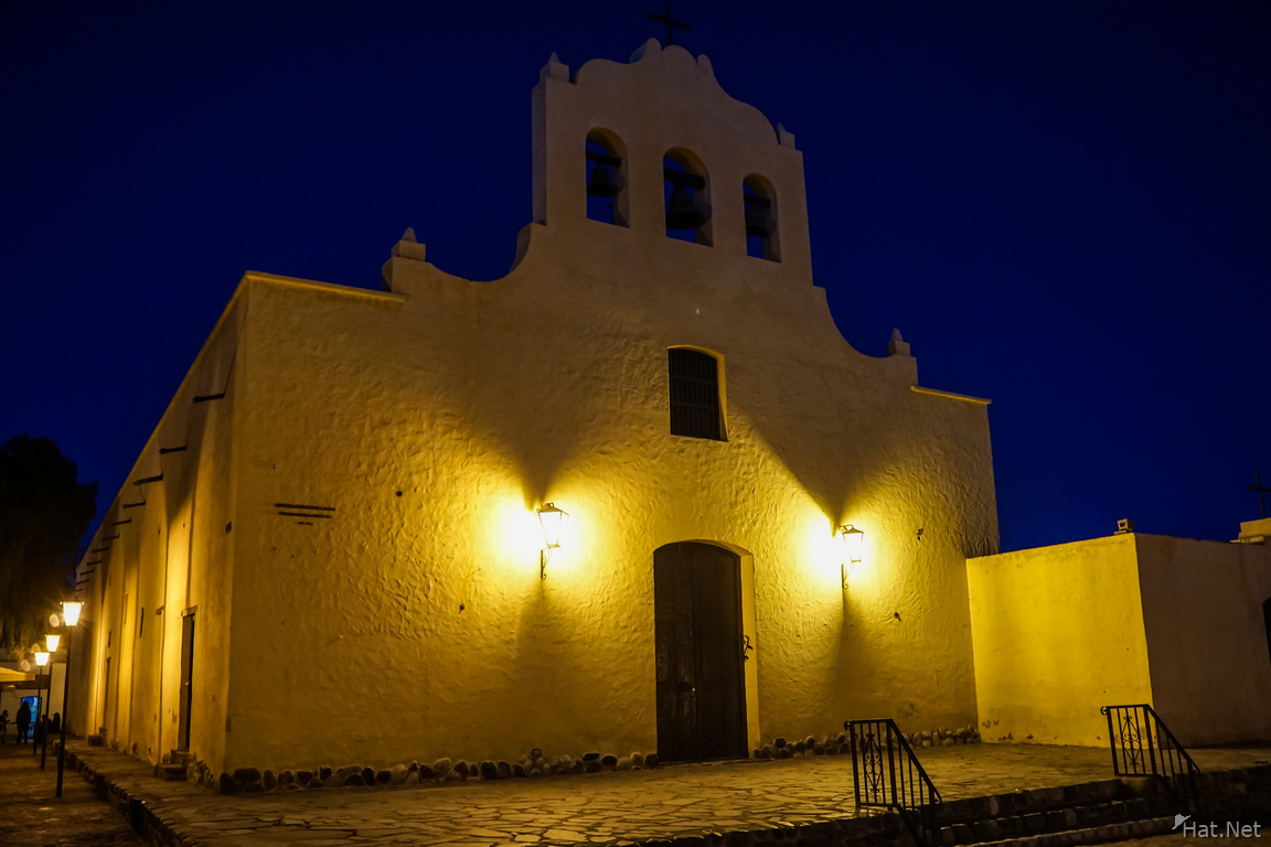 cachi cathedral at night